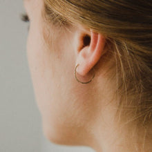 Load image into Gallery viewer, Lindsay Threader Hoop Earrings